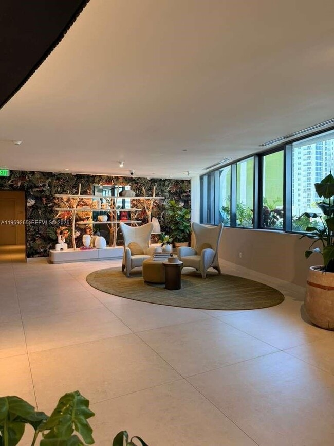 Building Photo - 700 NE 24th St