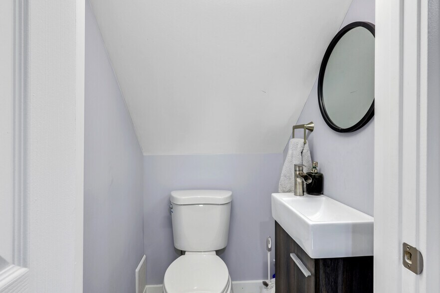 Half Bathroom - 969 Braun Ter