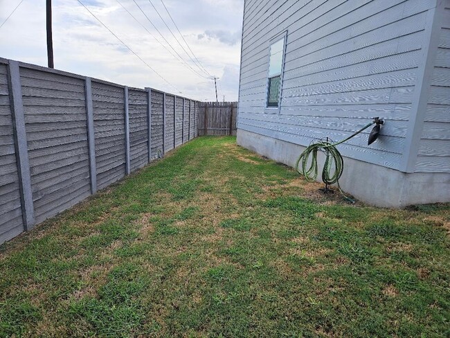 Building Photo - 17721 Somerville Ct