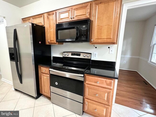 Building Photo - 208 Commons Dr NW