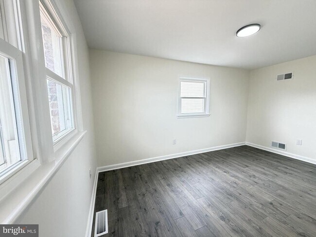 Building Photo - 7629 Huron Dr