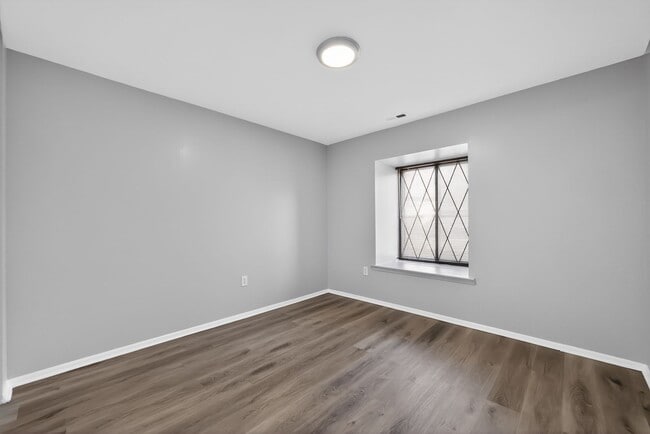Building Photo - 122 Chelsea Cir