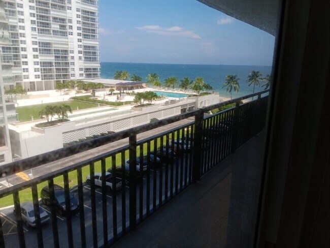 Building Photo - 4280 Galt Ocean Dr