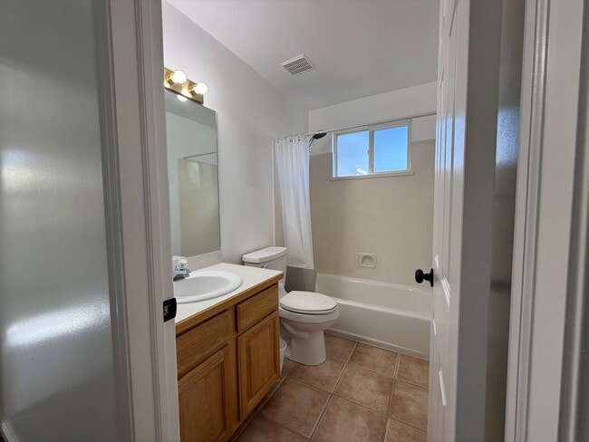 Building Photo - Beautifully Updated Home in South Jordan!