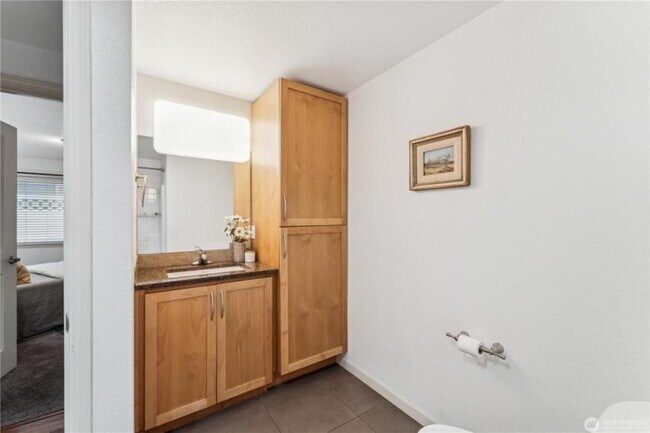 Building Photo - 1 bedroom in Seattle WA 98199