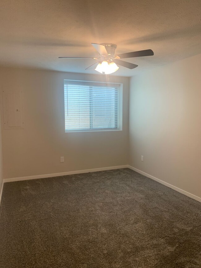 Building Photo - Walkout ranch townhome with 2 stall garage...