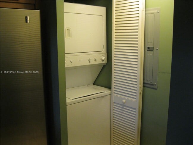 Building Photo - 31 SE 5th St