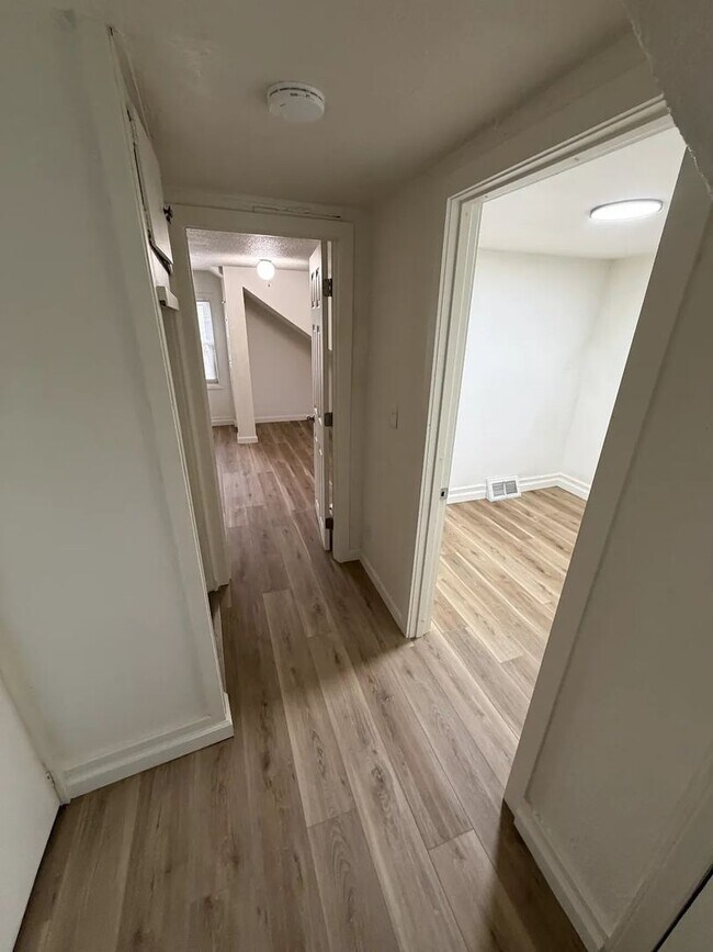 Building Photo - 3-Bedroom 1-Bathroom Single Family Home