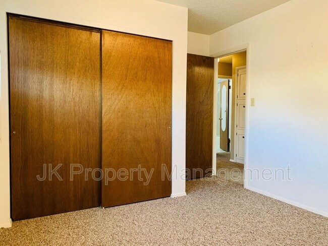 Building Photo - 4236 Central Ave