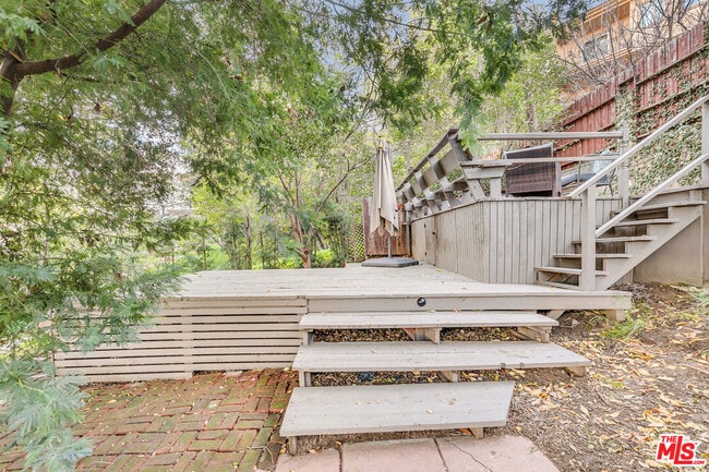 Building Photo - 3935 Kentucky Dr