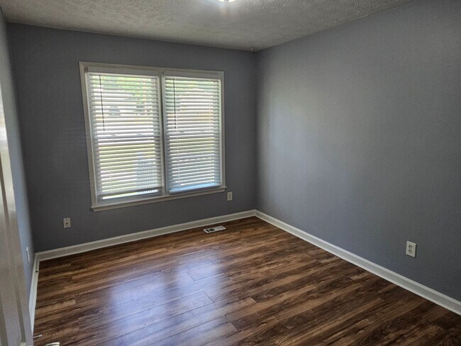 Building Photo - 3 bedroom 2 bath home with basement