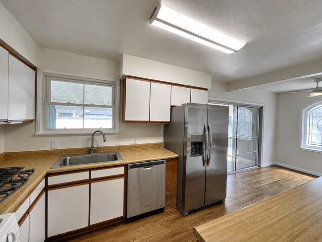 Building Photo - 4432 Falcon Ave