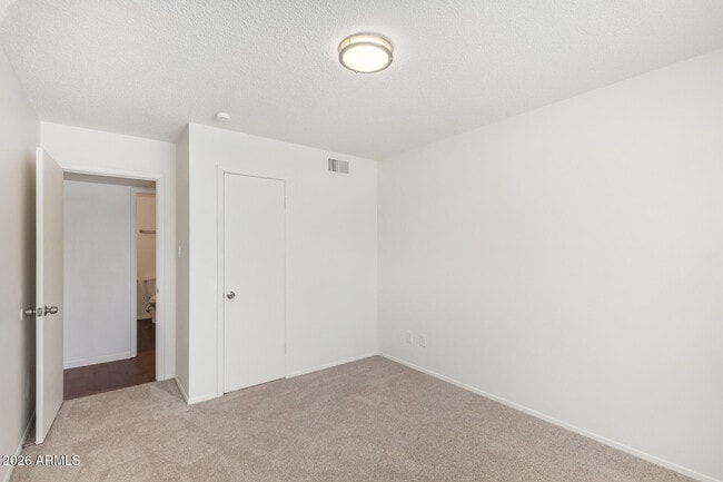 Building Photo - 108 W Balboa Dr