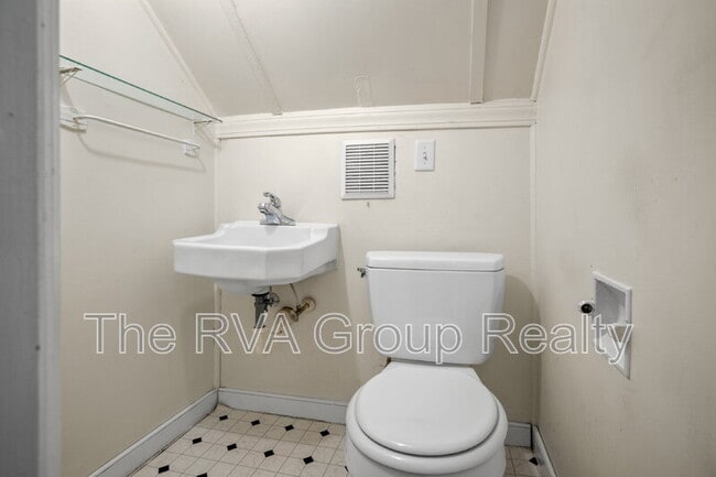 Building Photo - 819 Boroughbridge Rd