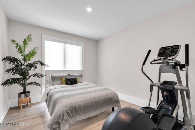 Building Photo - 218 3rd Ave