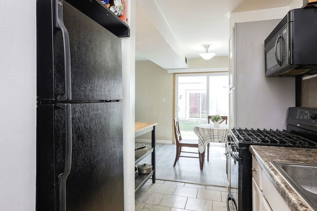 Building Photo - 21S S Fernwood Dr