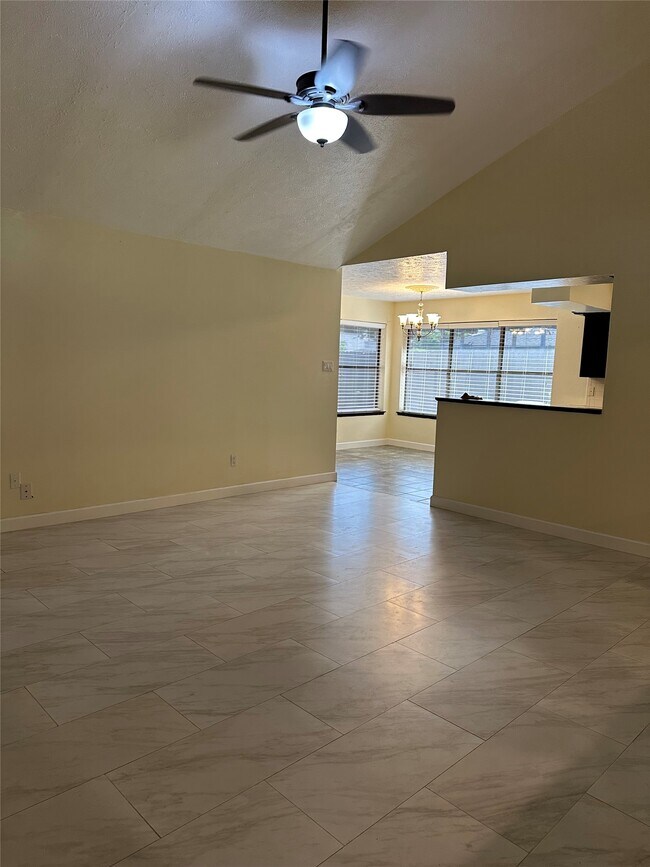 Building Photo - 2826 Green Fields Dr