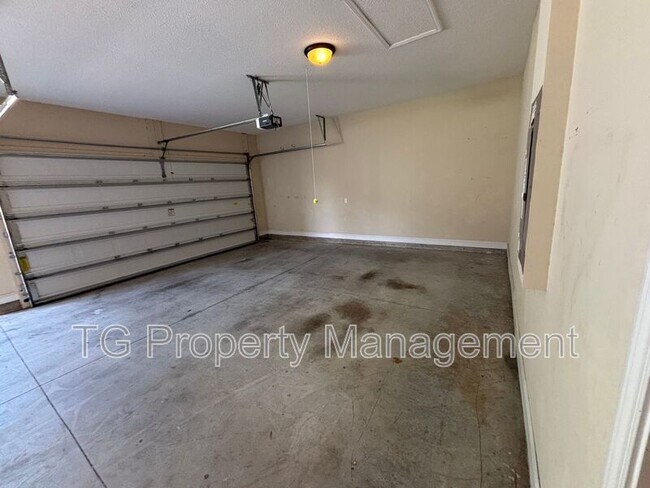 Building Photo - 157 Cloisterbane Dr