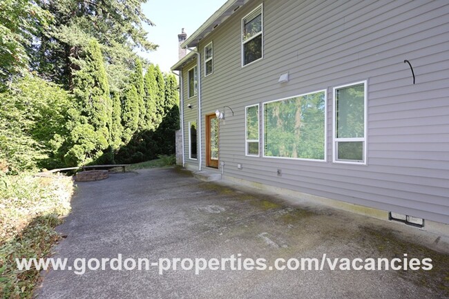 Building Photo - $2,495.00 - SE Condor Pl - Gresham 3 bedro...