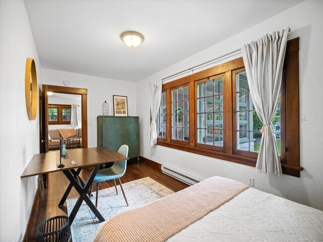 Building Photo - Charming Furnished 2BR Bungalow in Rockwood