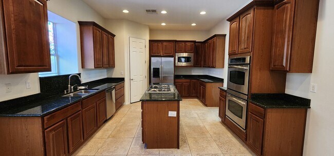 Building Photo - Spacious 5-Bedroom Home in Gated Las Vegas Community