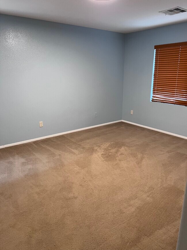 Building Photo - 1927 Silver Crest Ct