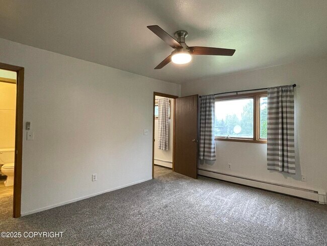 Building Photo - 3903 Iowa Dr