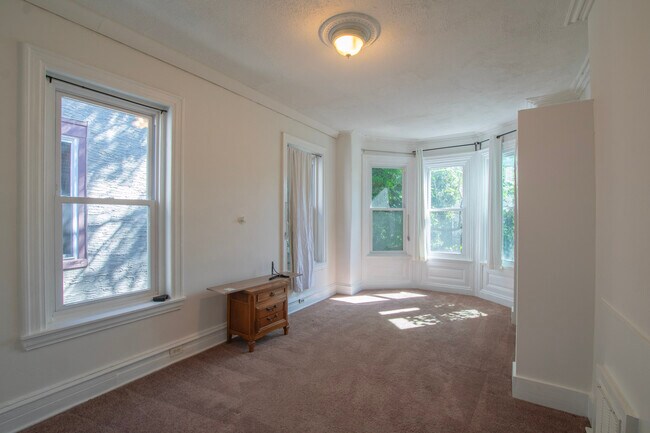 Building Photo - 2039 N Gratz St