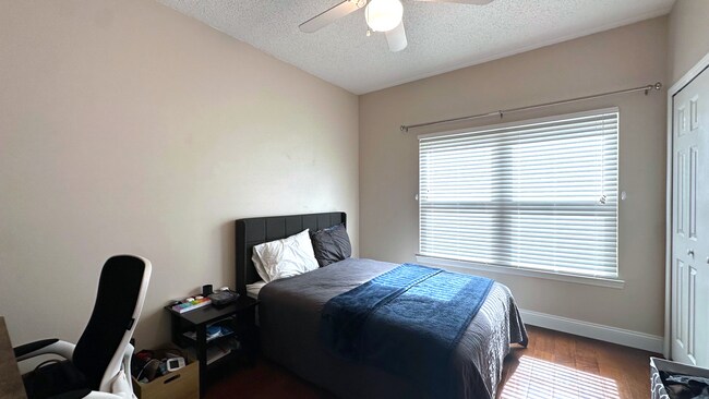 Building Photo - Gated Community, 3/2, Just Minutes to Beach!