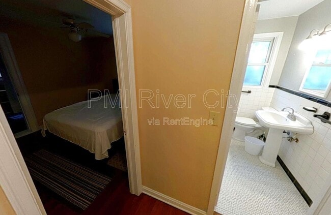 Building Photo - 1543 Peachtree Cir N