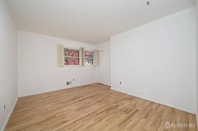 Building Photo - 3996 Park Ave