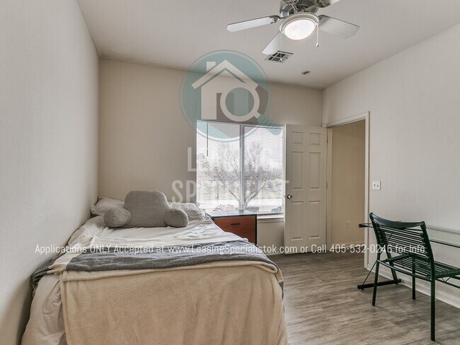 Building Photo - Spacious 4 Bed 4 Bath Furnished Condo at T...