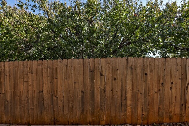 Building Photo - Modern 3-Bedroom Duplex Near OU Health Center and Okana Resort