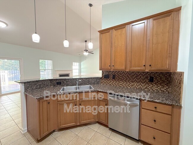 Building Photo - 10226 Highland Creek Cir