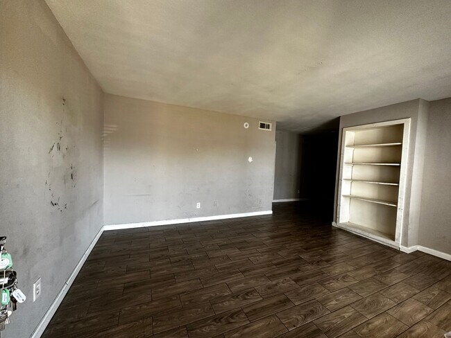 Building Photo - 1 Bed, 1 Bath condo