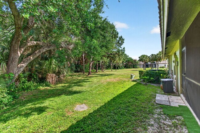 Building Photo - 460 Hardwood Pl