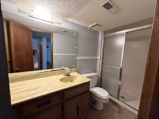 Building Photo - 3 Bed 2 Bath Duplex