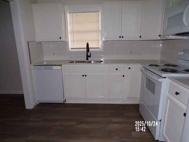 Building Photo - Fantastic redo