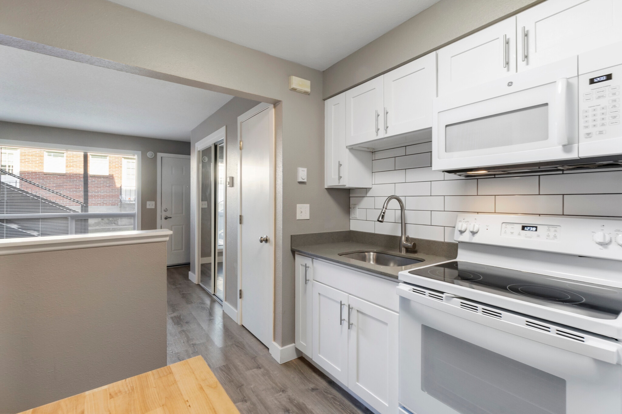 Building Photo - White Rock Apartments