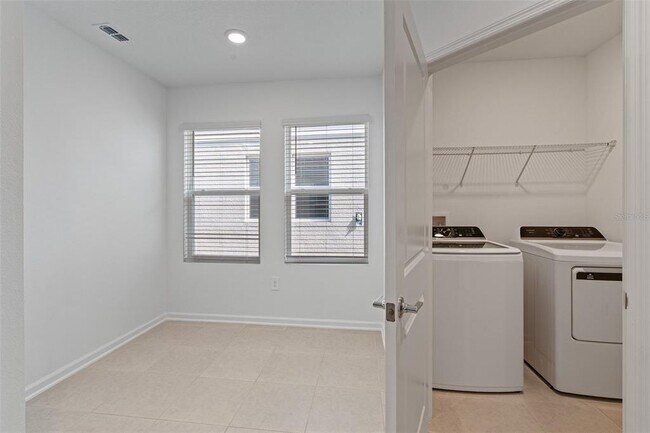 Building Photo - 3028 Namaste Dr