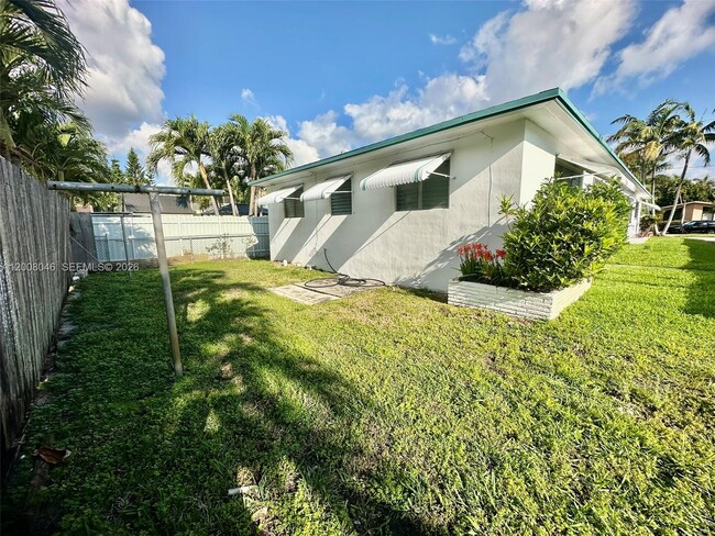 Building Photo - 1520 Garfield St