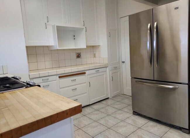 Building Photo - South Mission Hills/Midtown 2 Bed/2 with Views!