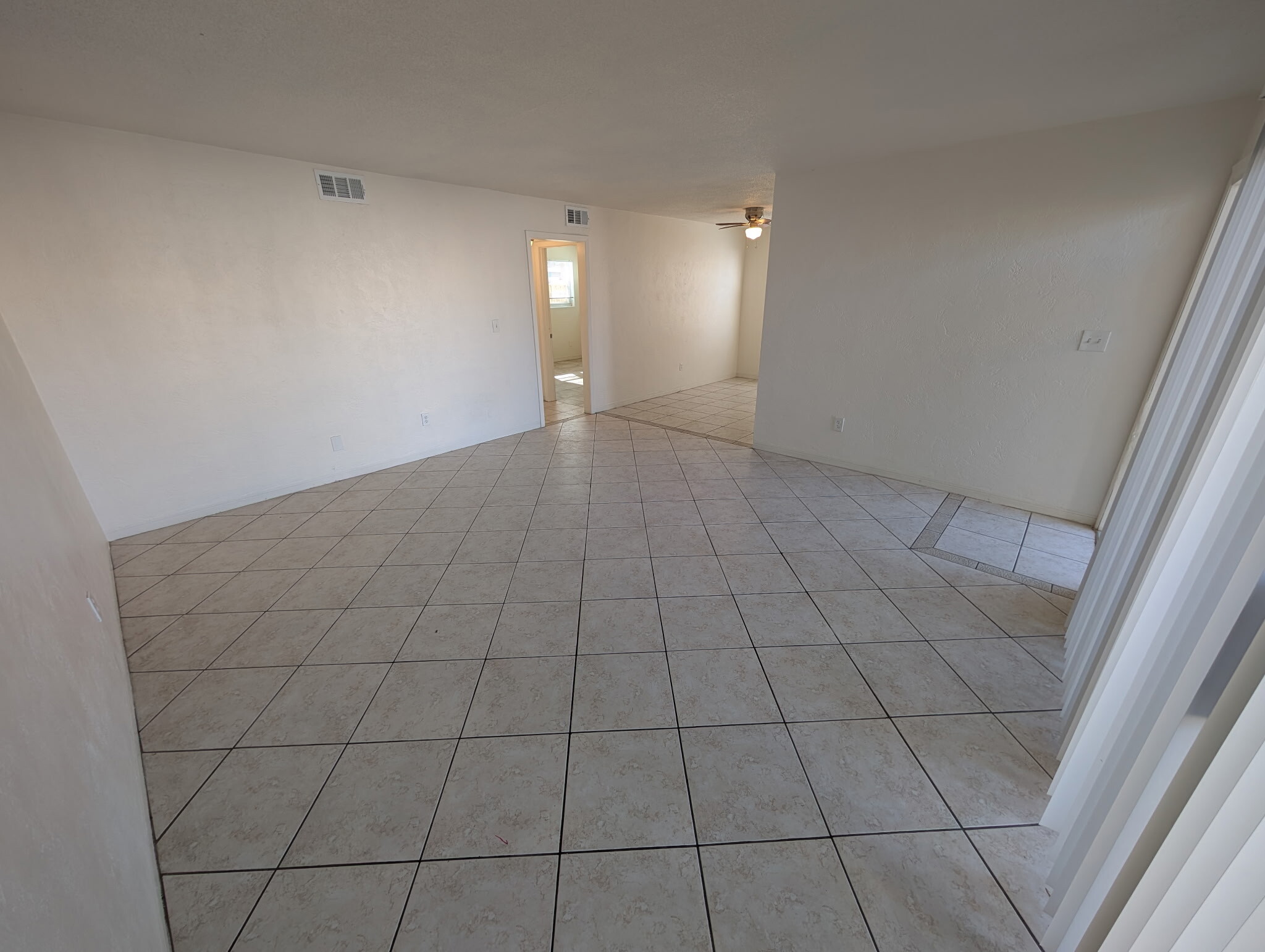 Building Photo - 2597 N Oleander Ave