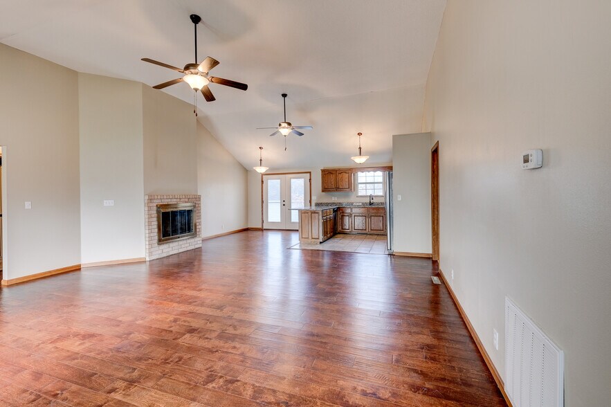 Building Photo - 325 Turf Ln