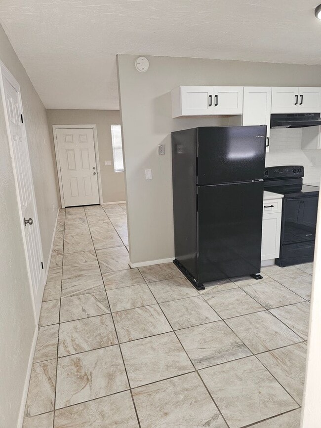 Building Photo - FOR RENT!!! BEAUTIFUL AND SPACIOUS 3 BEDRO...