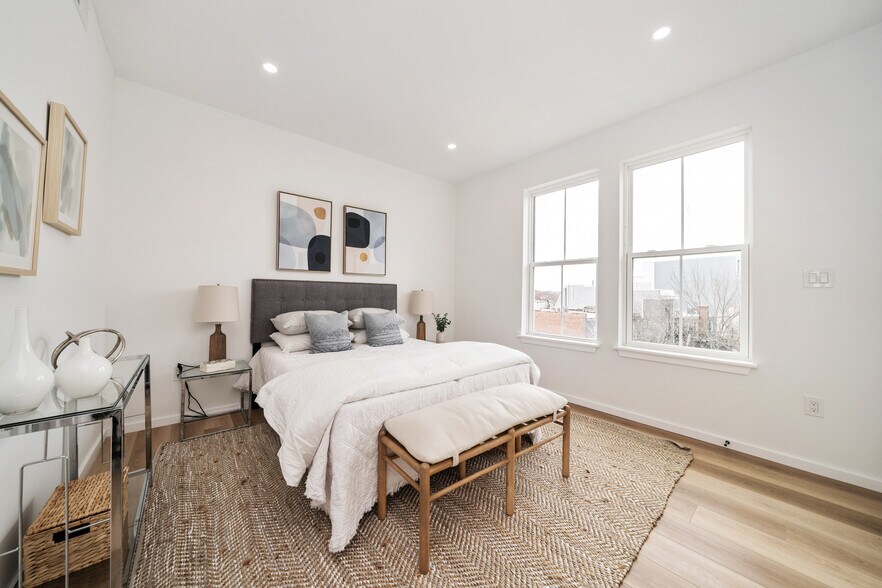 Building Photo - 750 19th St NE