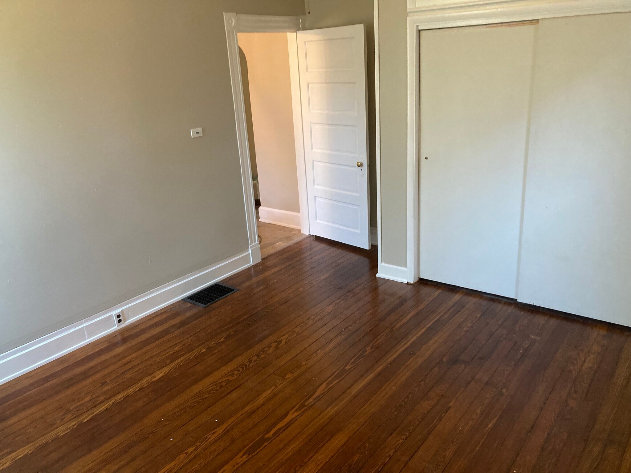 Building Photo - 2221 Oakland Ave, Apt A