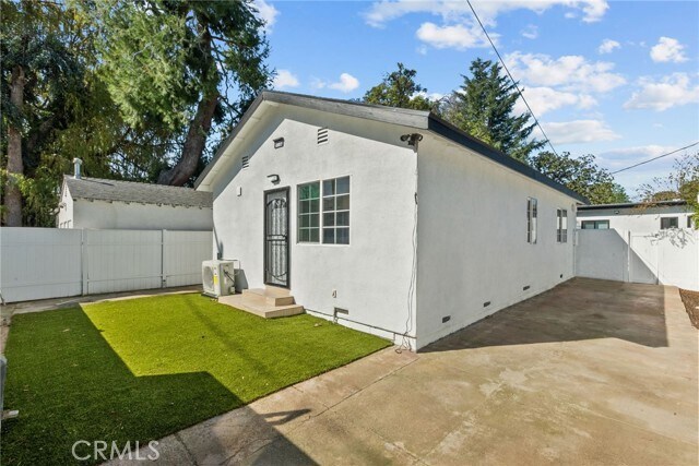 Building Photo - 5732 Stansbury Ave