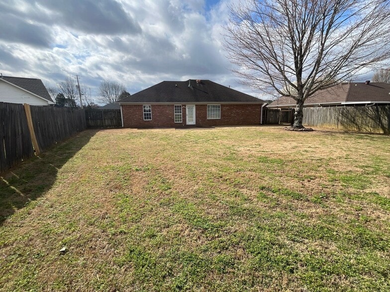 Building Photo - 612 Gettysburg Dr