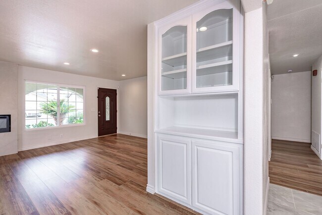 Building Photo - Your Newly Renovated Huntington Beach Oasi...